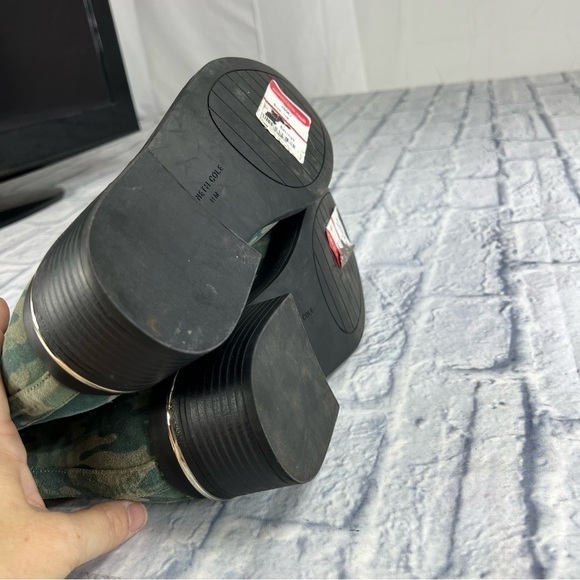 Kenneth Cole New York Levon 2.0 Welt Chelsea Boot
Olive Camouflage Ankle Boots - Picture 12 of 12